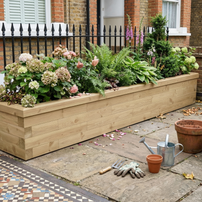 Lang hævet bed / 300 x 45 x 45 cm