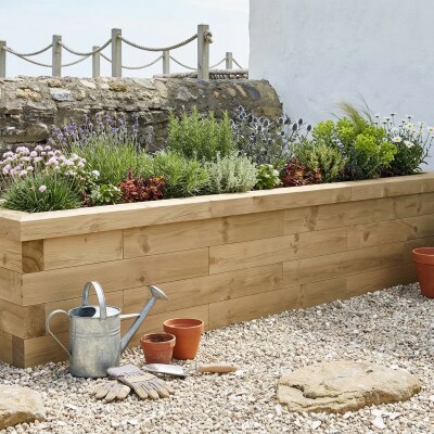 Hævet Træbed / 225 x 45 x 45 cm