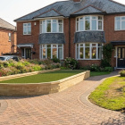 Lagdelte buede hjørnehave terrasser / 600 cm x 333 cm