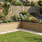 L-formet hævet træbed / 3,75 x 375 x 82,5 x 75 cm