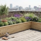 L-formet hævet bed / 3,75 x 2,25 x 120 x 82,5 x 55 cm