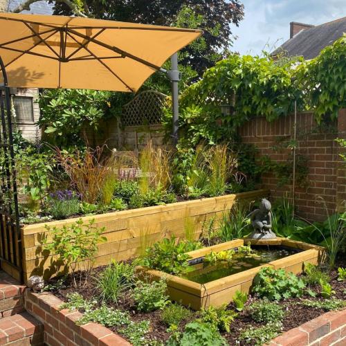 Nye bedkanter til Barrys have