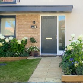 Forandret forhave med WoodBlocX