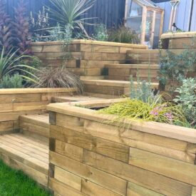 Lukes design med støttemur og trin