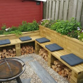 L-formet højbed med bænk og ildsted